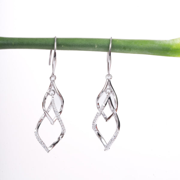 Amee Luxe Interlink Silver Earrings