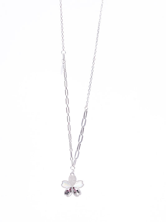 Amee Clover Essence Silver Pendant